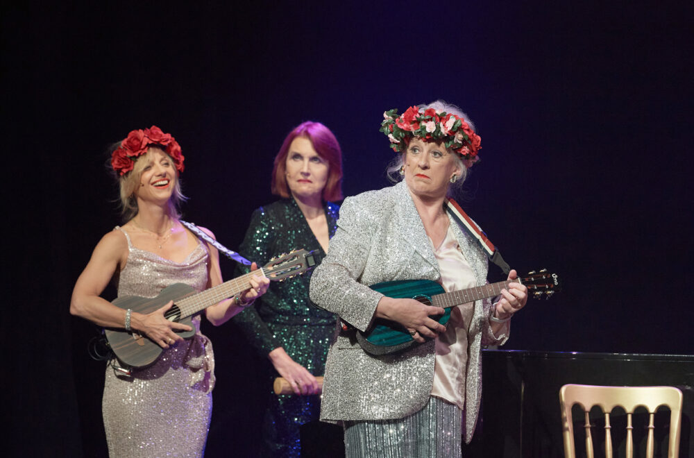FASCINATING AIDA Camberley Theatre CREDIT Geraint Lewis